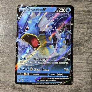 Gyarados V #28 Pokemon Evolving Skies Holo Card